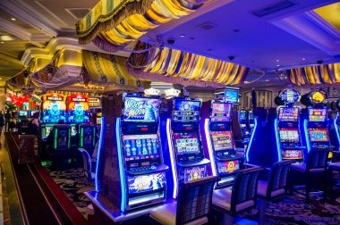 air68 Gonzo's Quest Free Falls bonus round with 15x multiplier display