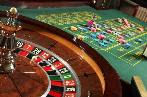 air68 Sic Bo live dealer studio with three dice and betting layout